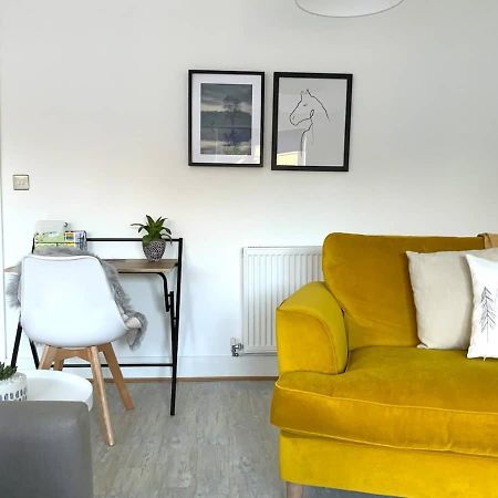 Stylish & Spacious 3 Bed House With 2 Free Car Parking Spaces Villa Appledram Luaran gambar