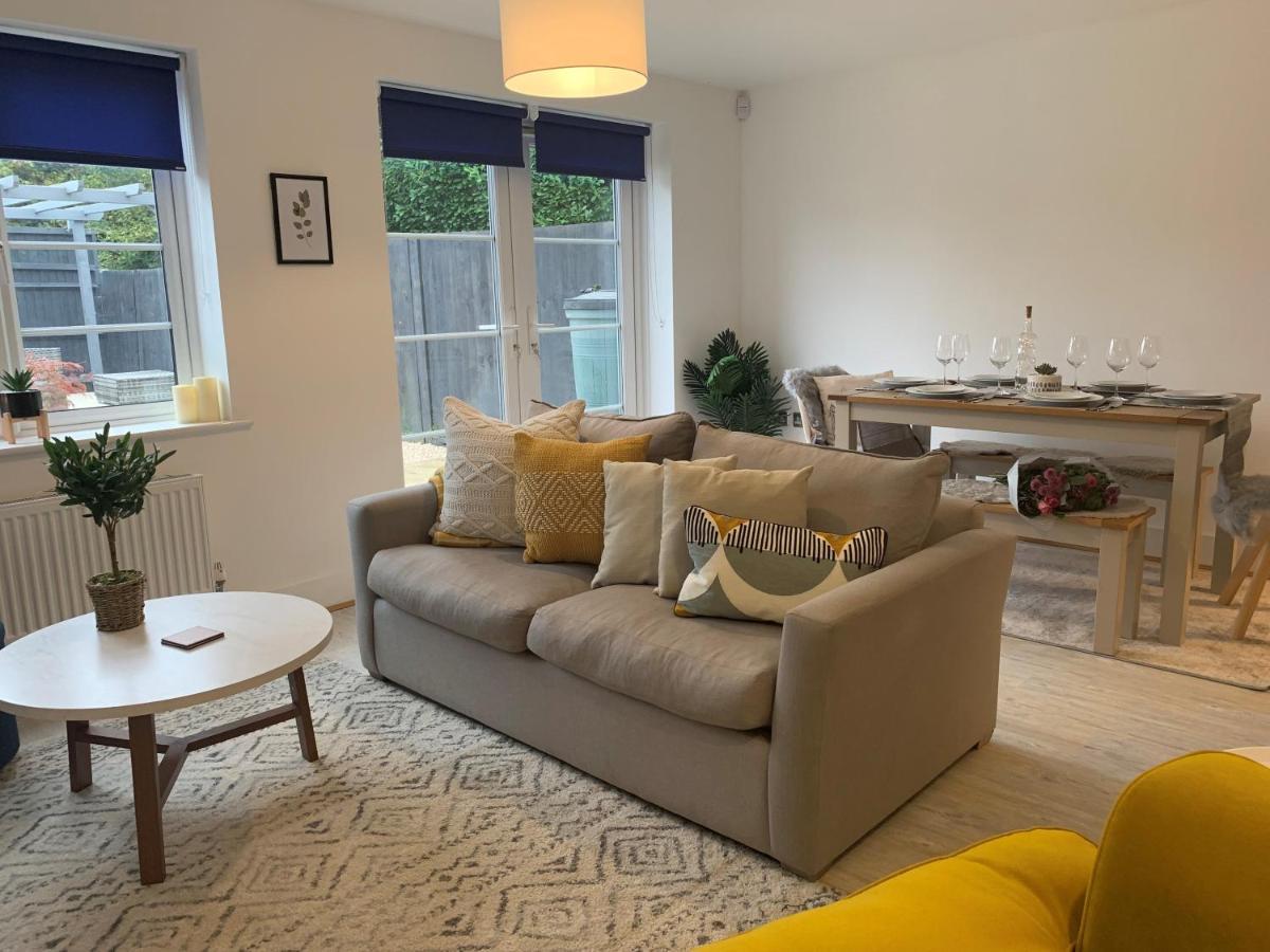 Stylish & Spacious 3 Bed House With 2 Free Car Parking Spaces Villa Appledram Luaran gambar
