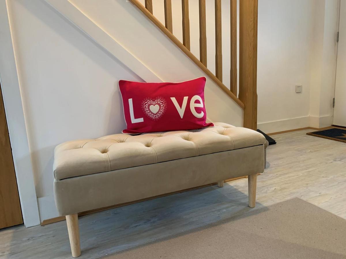 Stylish & Spacious 3 Bed House With 2 Free Car Parking Spaces Villa Appledram Luaran gambar