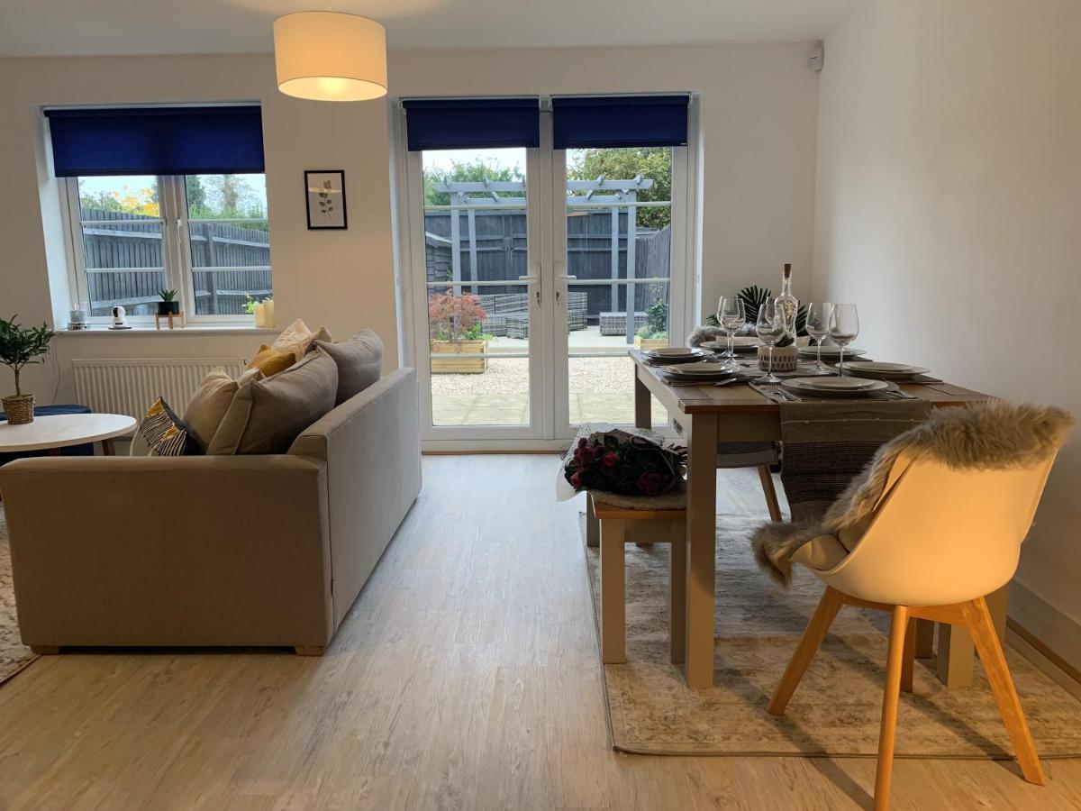 Stylish & Spacious 3 Bed House With 2 Free Car Parking Spaces Villa Appledram Luaran gambar