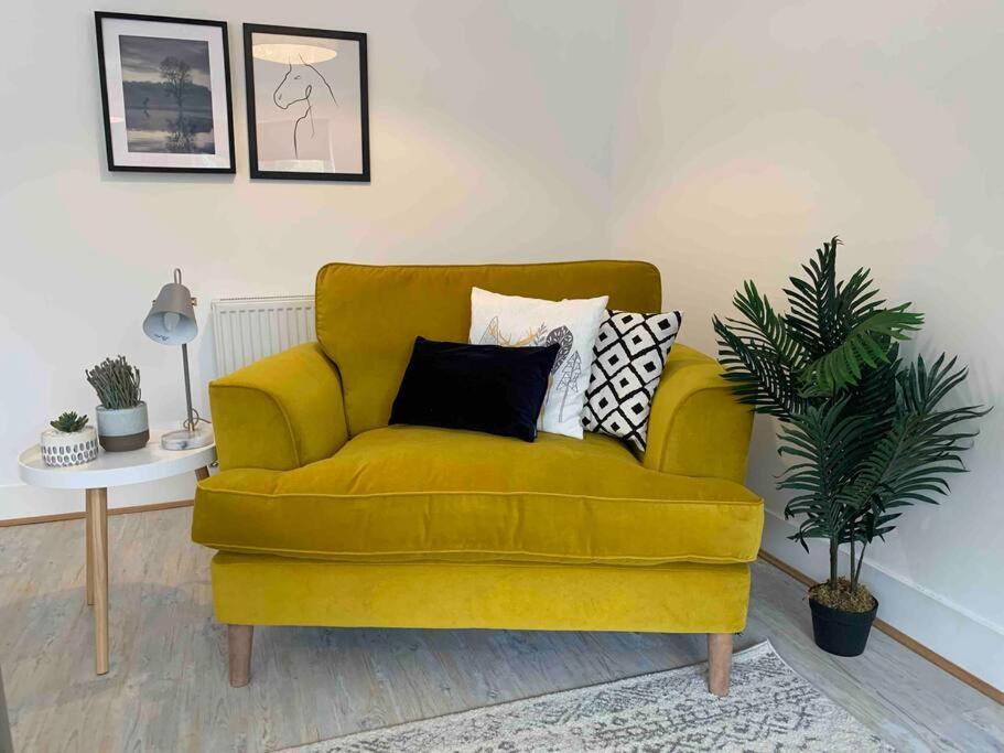 Stylish & Spacious 3 Bed House With 2 Free Car Parking Spaces Villa Appledram Luaran gambar