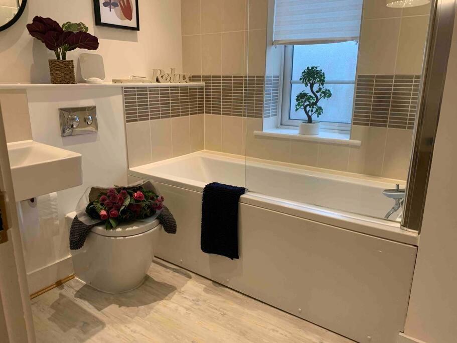 Stylish & Spacious 3 Bed House With 2 Free Car Parking Spaces Villa Appledram Luaran gambar