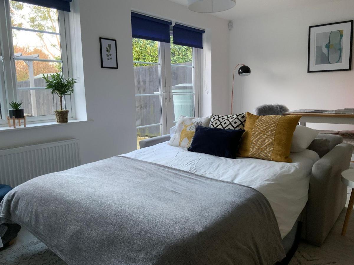 Stylish & Spacious 3 Bed House With 2 Free Car Parking Spaces Villa Appledram Luaran gambar