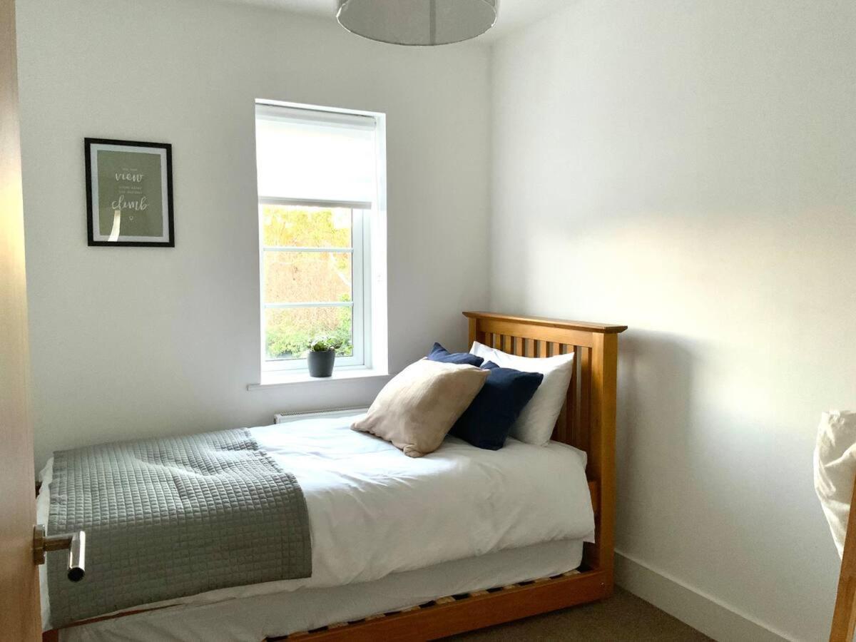 Stylish & Spacious 3 Bed House With 2 Free Car Parking Spaces Villa Appledram Luaran gambar